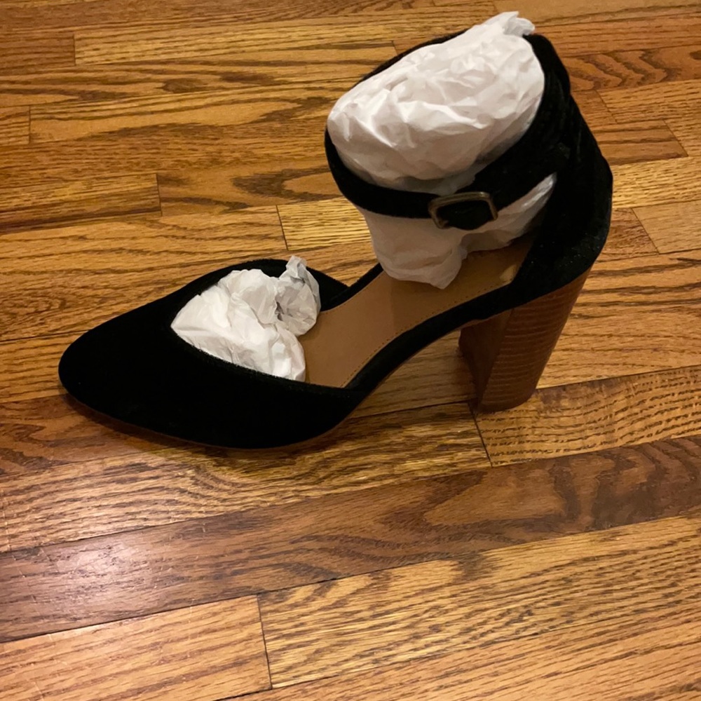 Brand new in box Soludos Collette Heel